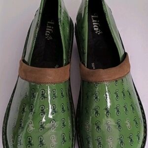 Stylish Green Bicycle Print Mules